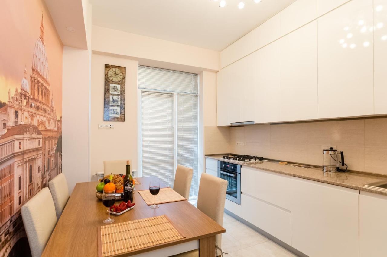 Serviced Apartment On Rustaveli Avenue 16 ティビリシ エクステリア 写真