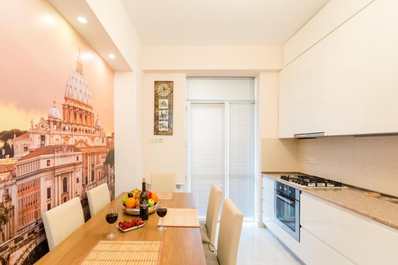 Serviced Apartment On Rustaveli Avenue 16 ティビリシ エクステリア 写真